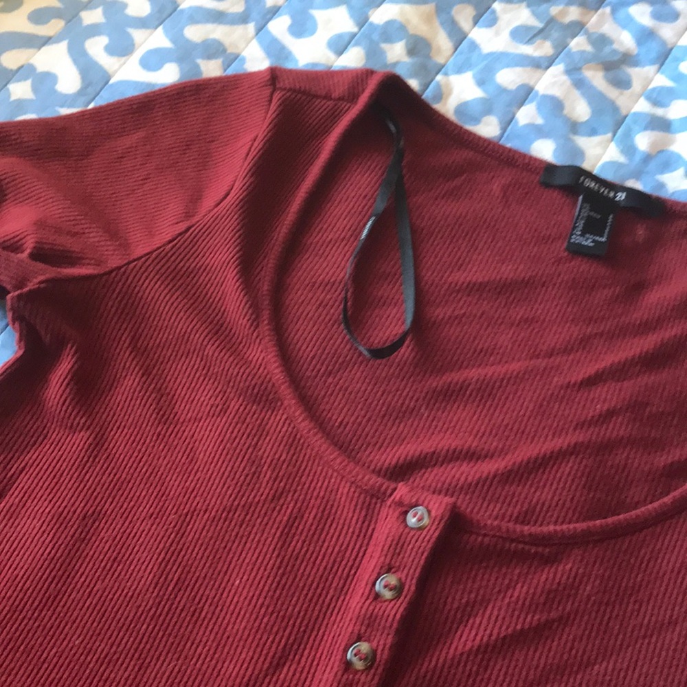 Forever 21 maroon shirt